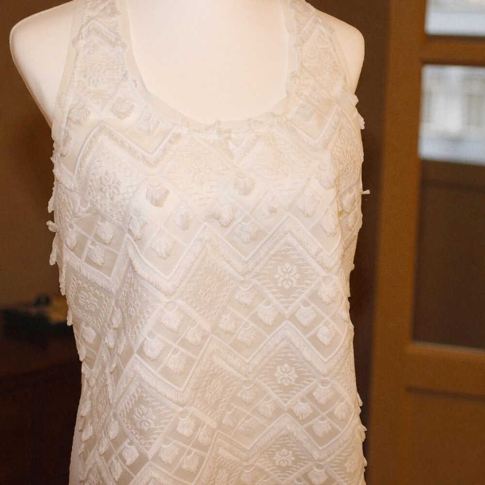 Banana Republic chic white tank with unique detailing. - Picture 2 of 8